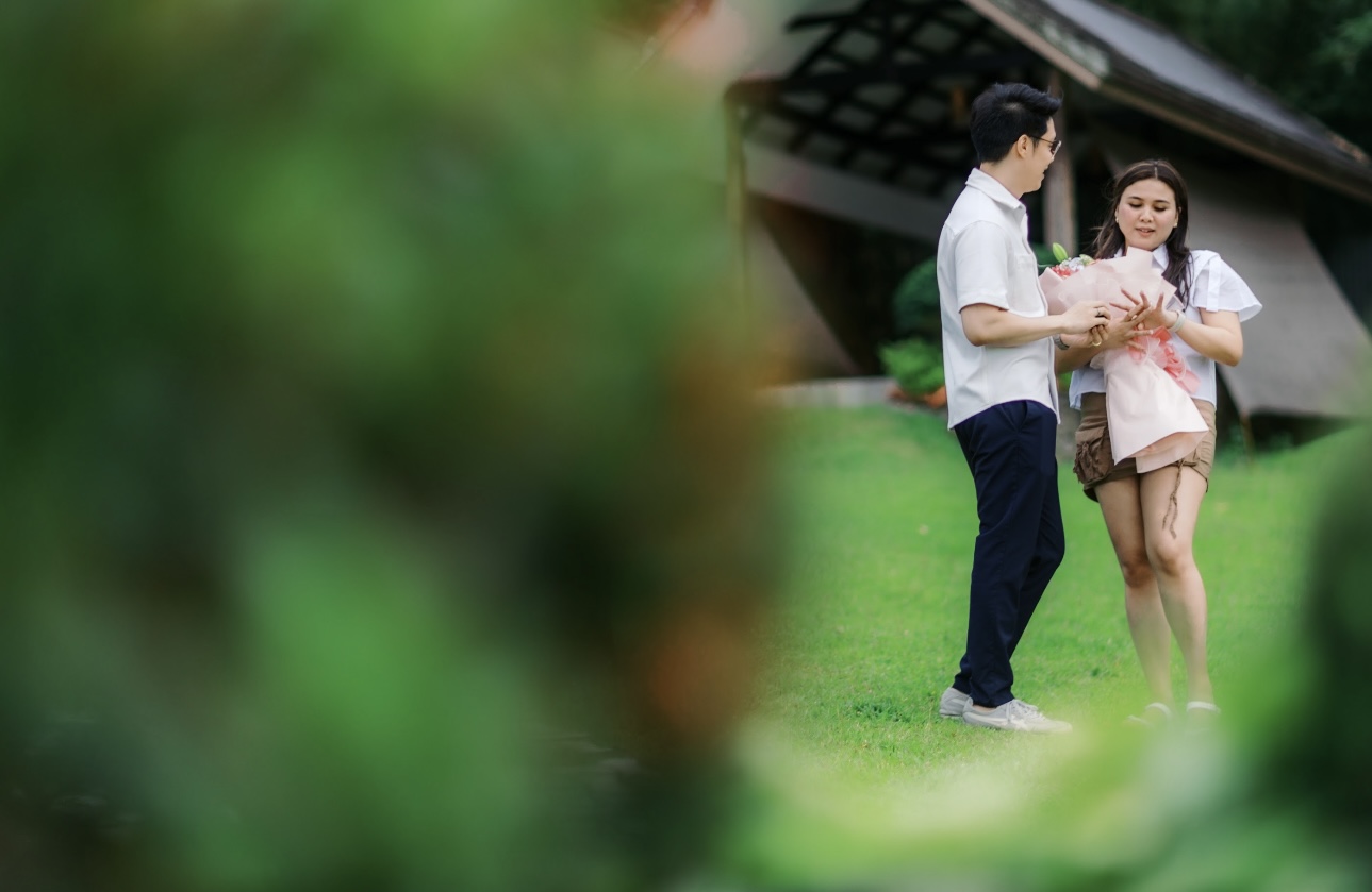 Portrait of Kirk and Mariz holding hands
